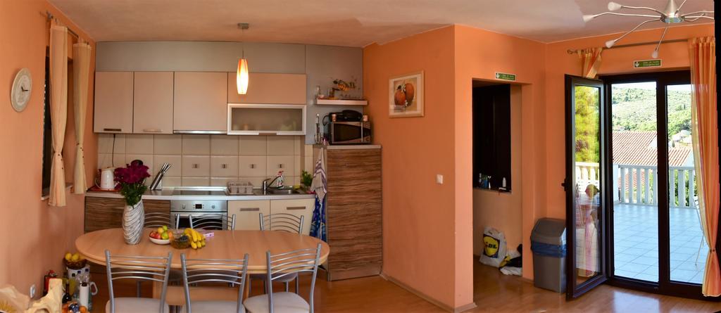 Apartments " Happy Villa " Сплитска Екстериор снимка